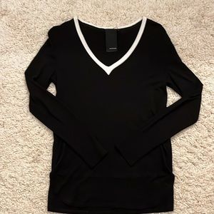 Long sleeve V-Neck - Like New